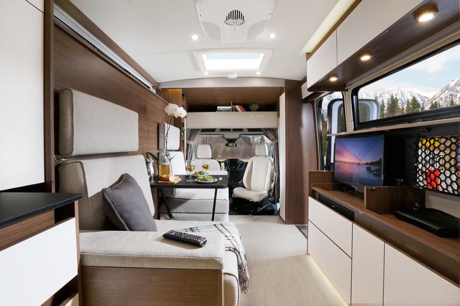 Интерьер Leisure Travel Vans Wonder 2016 года  (фото 10 из 12)